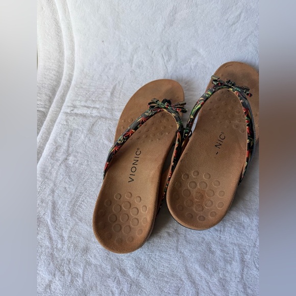 Vionic Bella IIWomen's Floral Toe Post Flip Flop Sandals Size 8 podiatric disign - Picture 7 of 13